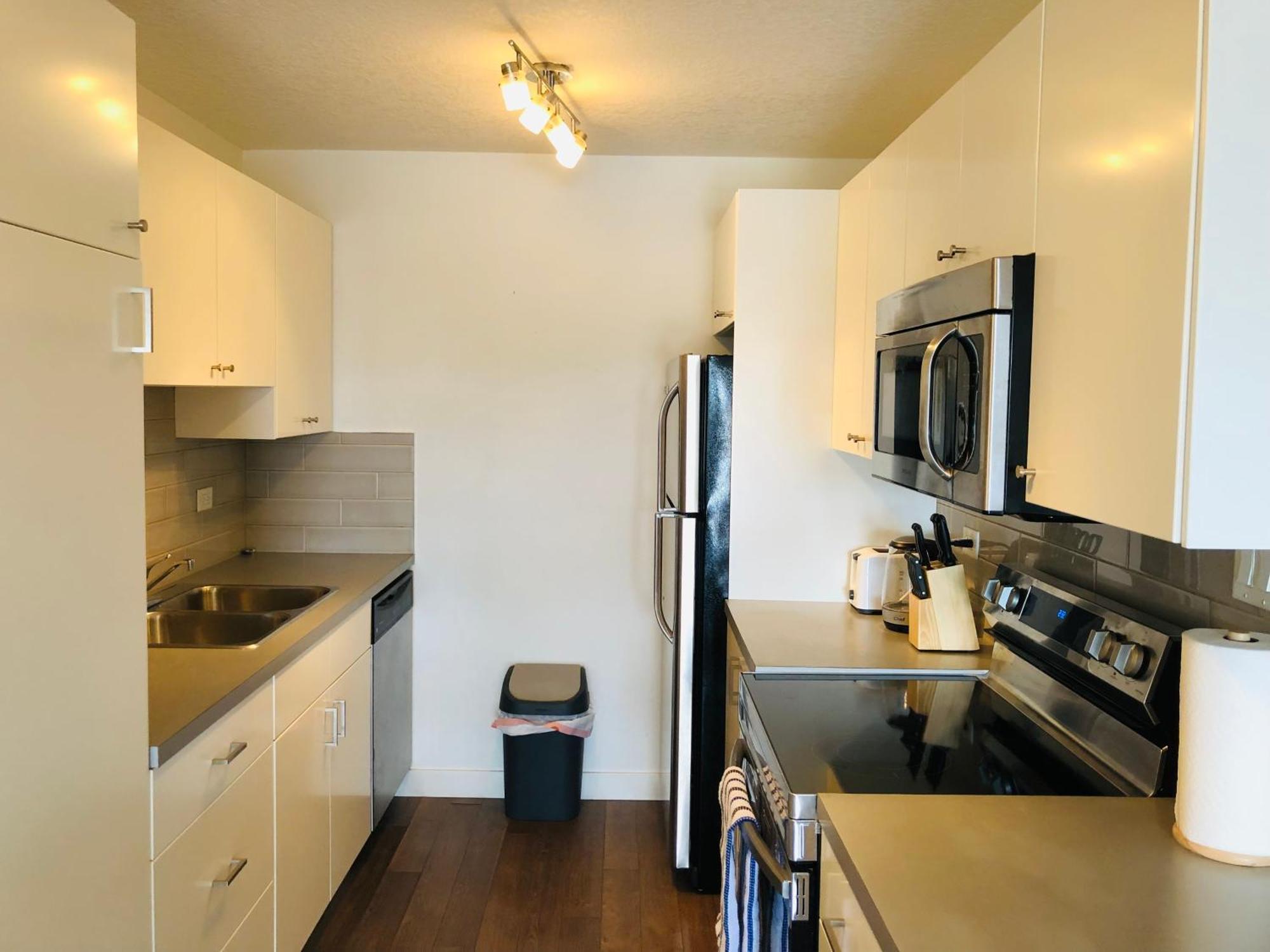 7Th Floor 1 Bedroom Condo With Parking Calgary Exterior photo