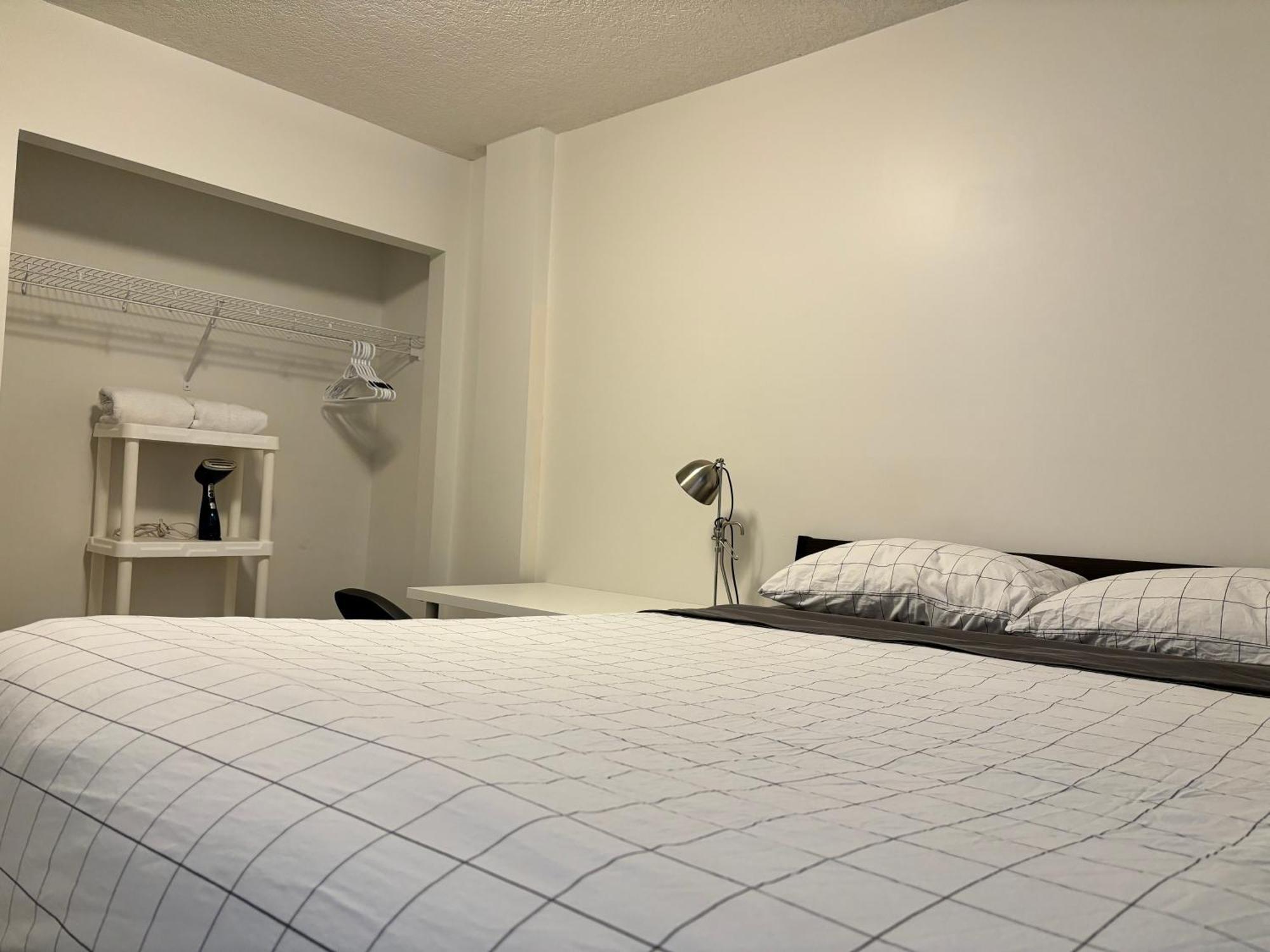 7Th Floor 1 Bedroom Condo With Parking Calgary Exterior photo